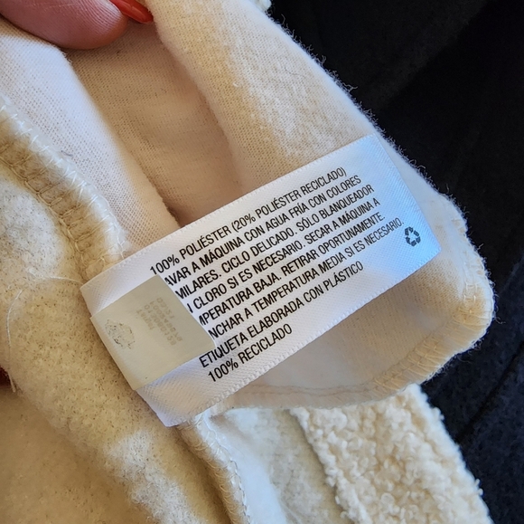 Universal Thread sherpa fluffy shaket size Medium - Picture 7 of 7